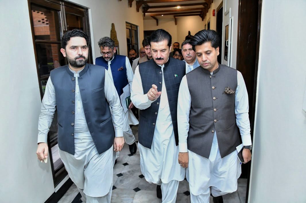 پشاور: گورنر خیبرپختونخوا کی KPPSC کے علاقائی دفاتر کے قیام کی تجویز، وزیراعلیٰ کو خط ارسال