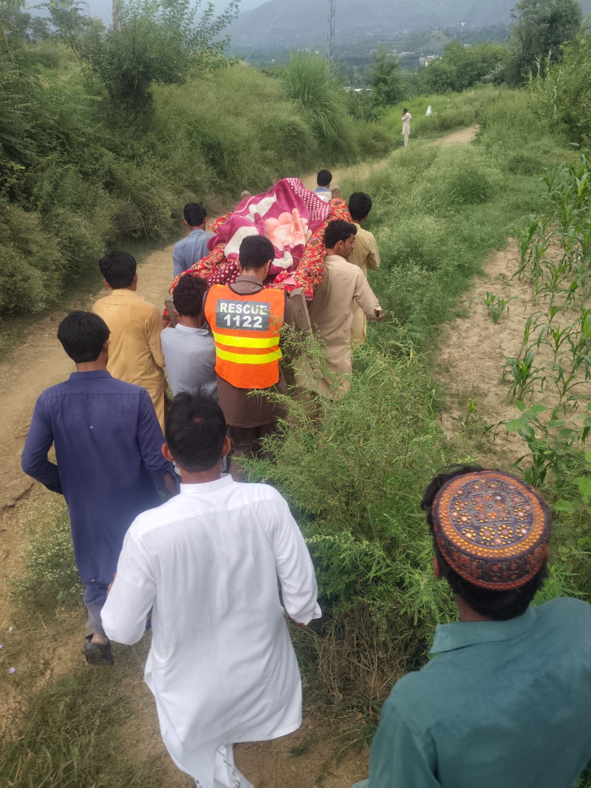 بونیر: دریائے برندو میں تین خواتین ڈوب گئیں، دو جاں بحق، ایک کو زندہ نکال لیا گیا